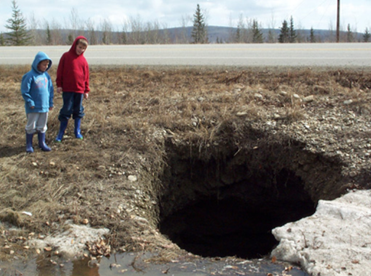 На Таймыре обнаружили загадочную стометровую яму