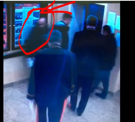 В Москве капитану МВД вынесли выговор за то, что он вошел в лифт раньше генерала