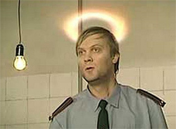 Челябинский инспектор ДПС, остановивший машины из-за хромого пса, до этого спас жизнь девушке