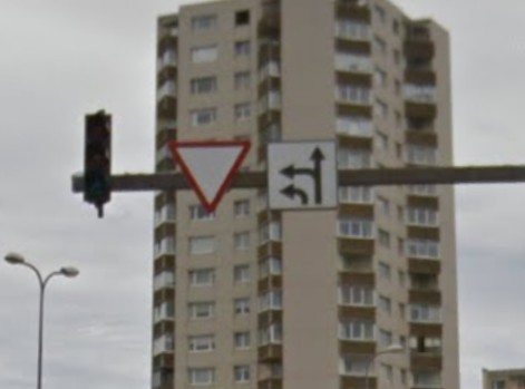 Знаток правил? Из левого ряда в какой ряд поворачивал?!