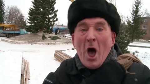 Кому нужны хоромы - вот скромная, всего лишь 4-комнатная квартирка. И недорого вроде! Цыганское барокко за 53 ляма