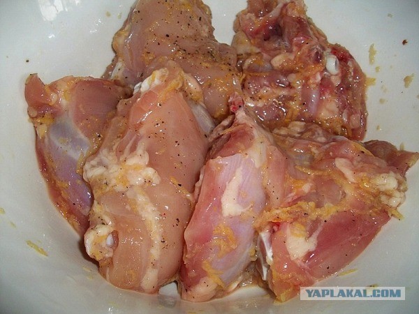 «Ишь грудь выпячила, бёдрами виляет, - Курица!», совместный пост  - Frau Marta и Mitsv