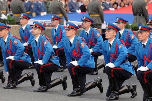 Сербские гвардейцы едут на Парад Победы в Москву