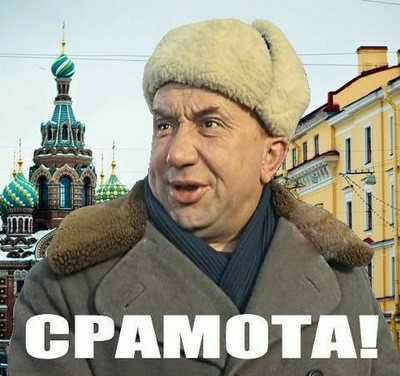 Поздравила в пилотке и трусах