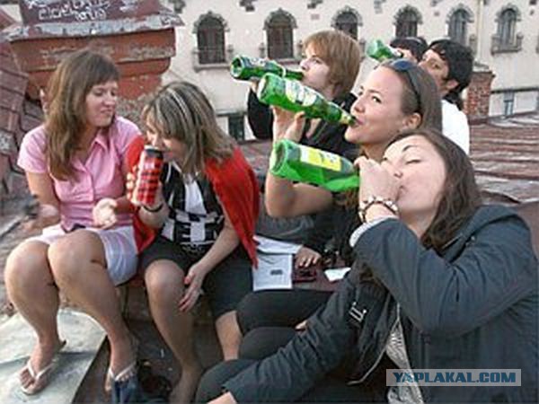 Молодежь, девушки вчера и сегодня