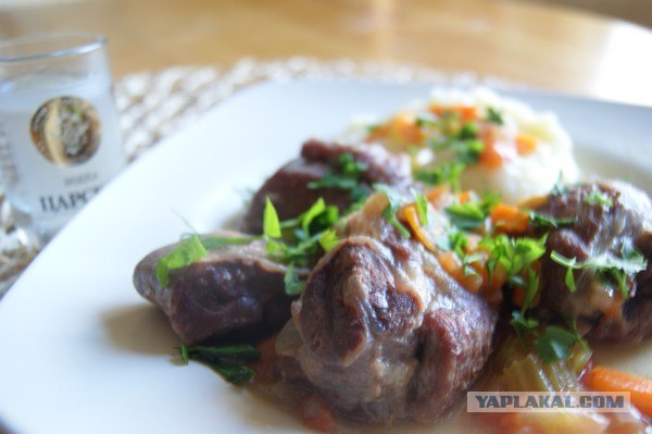 Говядина тушеная с овощами