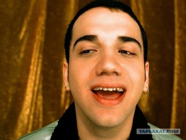 Bloodhound gang оскорбили флаг России