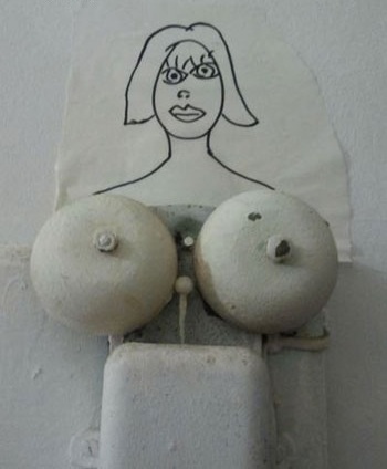 Без лифчика