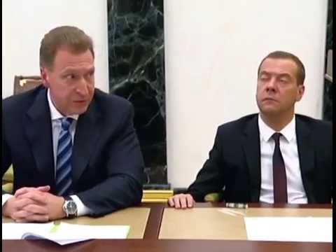 Медведев призвал россиян 18 марта "выйти из Интернета в реальную жизнь"