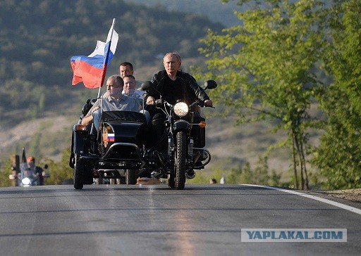 ГИБДД почему-то отказалась штрафовать Путина за езду на мотоцикле без шлема в Крыму