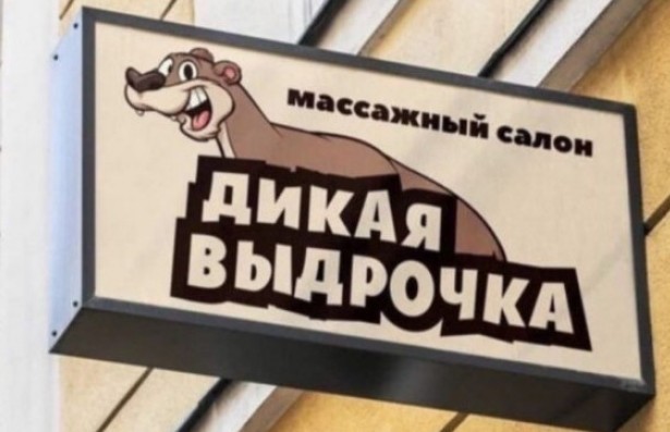 Семья превратила захламленный гараж в «квартиру» с отдельным входом. Теперь там вполне можно жить
