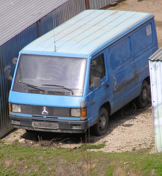 Старый Mercedes o319