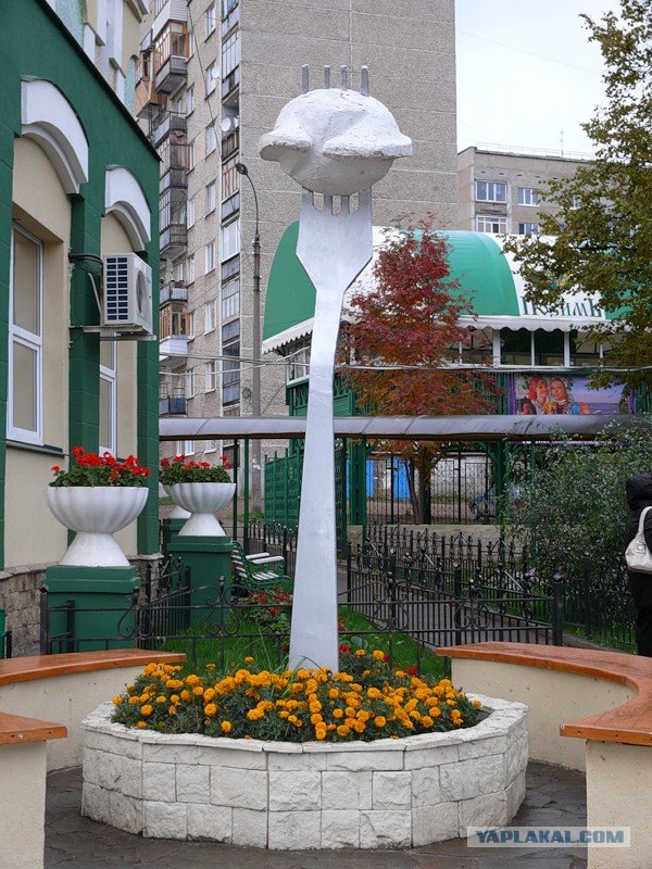 Памятники артистам и их ролям