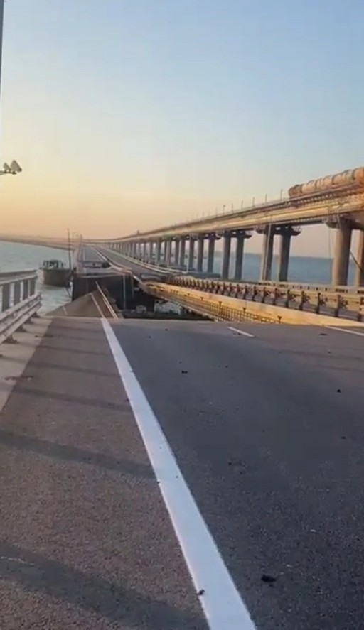 В Керчи произошёл взрыв на Крымском мосту около шести утра
