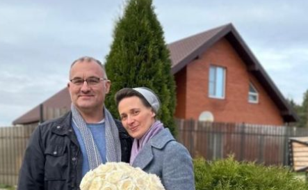 Звание «Мать-героиня» присвоено 43-летней жительнице Соснового Бора Ольге Кравцовой. У неё 11 сыновей и 7 дочерей