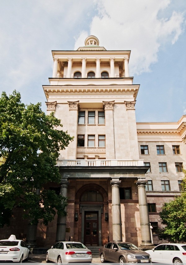Шляюсь по Москве (мрачное утро).