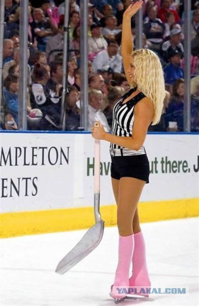 Уборщицы-фотомодели льда