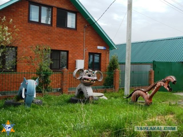 Детская площадка тлена и жути