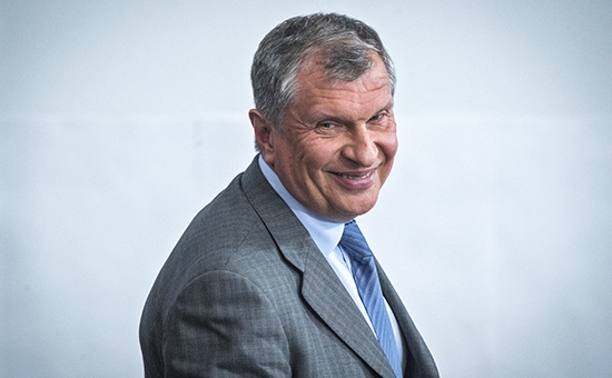 Сечин прокомментировал езду на машине с «мигалкой»