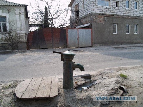 Новую платную водоколонку в поселке Шушенское Красноярского края обстреляли из ружья