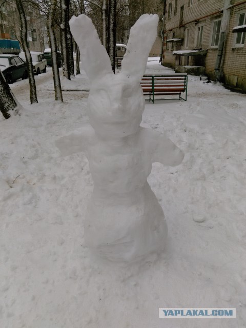 А мы в Челябинске Снегозайцев лепим