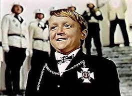 Неизвестный беспилотник атаковал аэродром в Саратовской области, пострадали два человека, пишет Baza.