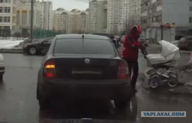 Пешеход и пассажир авто...(Смотреть с 1.03)