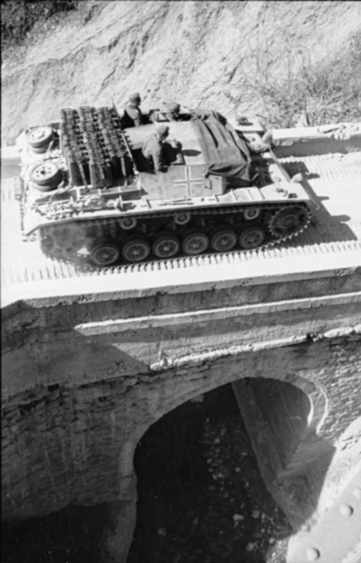 StuG III под кличкой "Гадюка", самая массовая в производстве с которой пришлось встретиться нашим дедам.