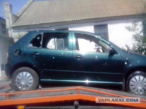 Расстрел военными гранжданской машины в Луганске