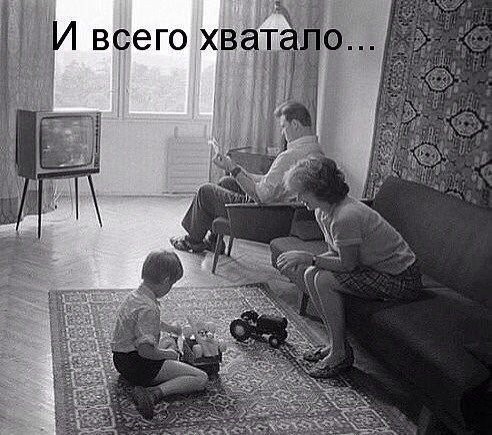 Это были 90-е, девчонки наряжались как могли