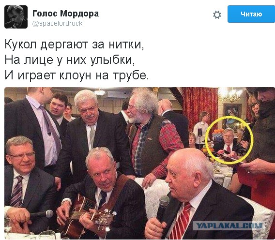 Россия, XXI век. Сталину несут цветы