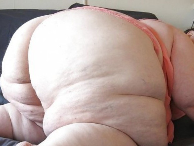 В сети становится популярна адонитология — религия, в которой поклоняются пышным женским задницам