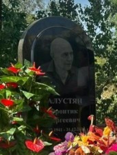 Похороны цыган за 10 млн рублей показали курганские ритуальщики.