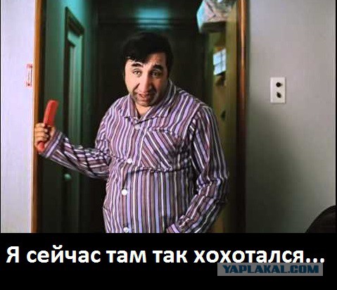 Богомол прыгнул на лицо мальчика