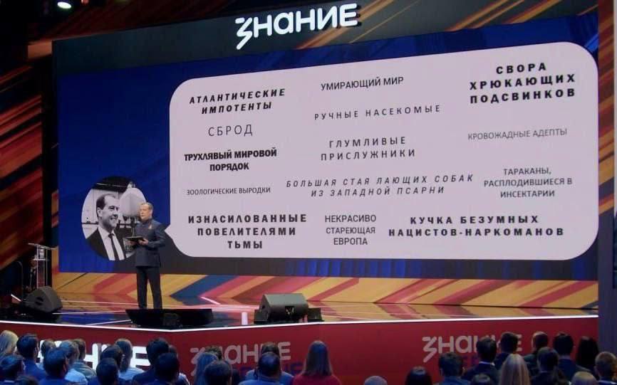 Дмитрий Медведев показал школьникам свои самые популярные цитаты