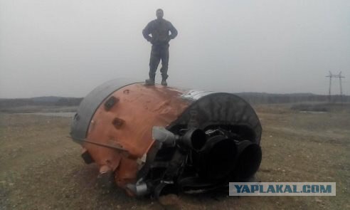 С места падения разгонного блока Союза 2.1а