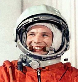 Известный кинооператор Юрий Елхов, разоблачающие факты о лунных экспедициях американцев.