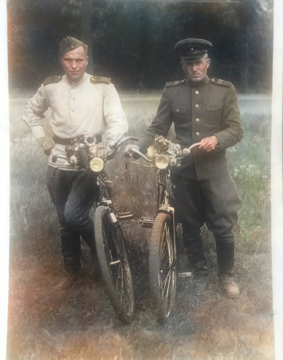 Нейросеть на хаялву раскрашивает фото к 9 мая