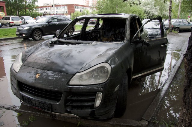 Автомобиль после пожара. Сгорел Каен Порше Кайен.