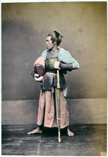 Последние из самураев. Ручные цветные фотографии настоящих самураев и их куртизанок
