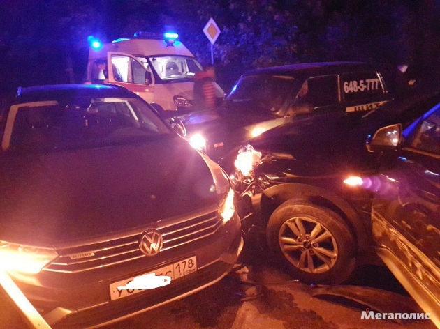 ДТП с 6 машинами и автобусом произошло в Ленобласти, в багажнике одного из авто найден труп