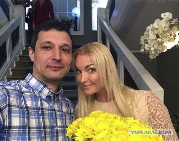 Новые фото Волочковой, прости господи....