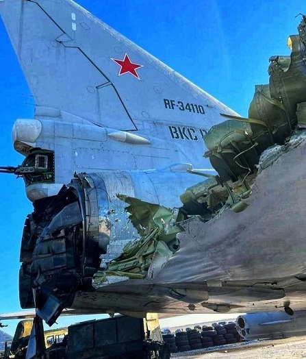 Неизвестный беспилотник атаковал аэродром в Саратовской области, пострадали два человека, пишет Baza.