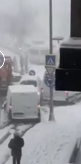 Хотели убрать двор от снега
