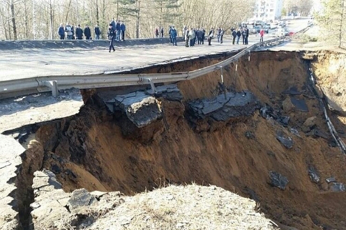 Не дождавшись помощи от властей, добровольцы построили дорогу во Ржеве и получили за это штраф от чиновников