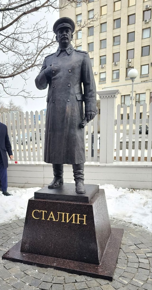 В Вологде открыли памятник Сталину