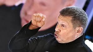 Никто в аэропорту его не видел?