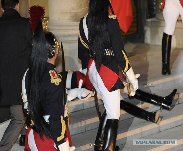 Упал на параде