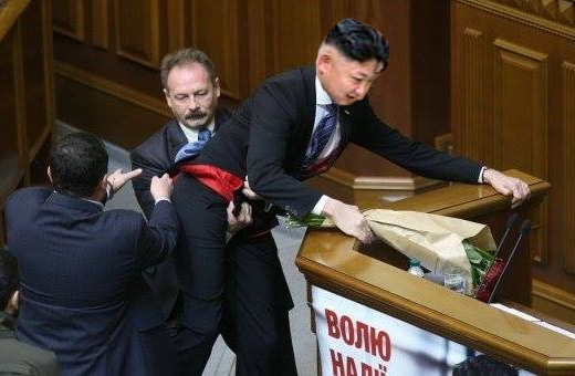 Фото  Ким Чен Ына с кроватью стало новым мемом