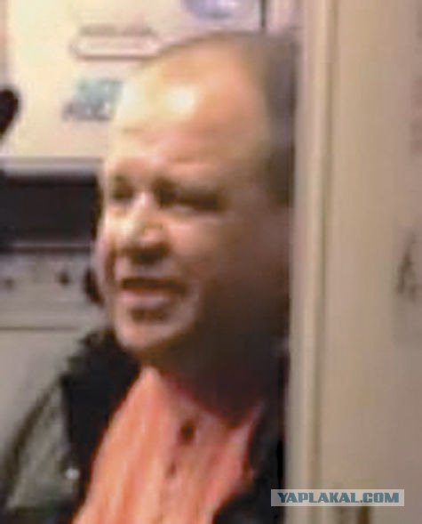 Бизнесмен избил стюарда и пассажиров в самолете